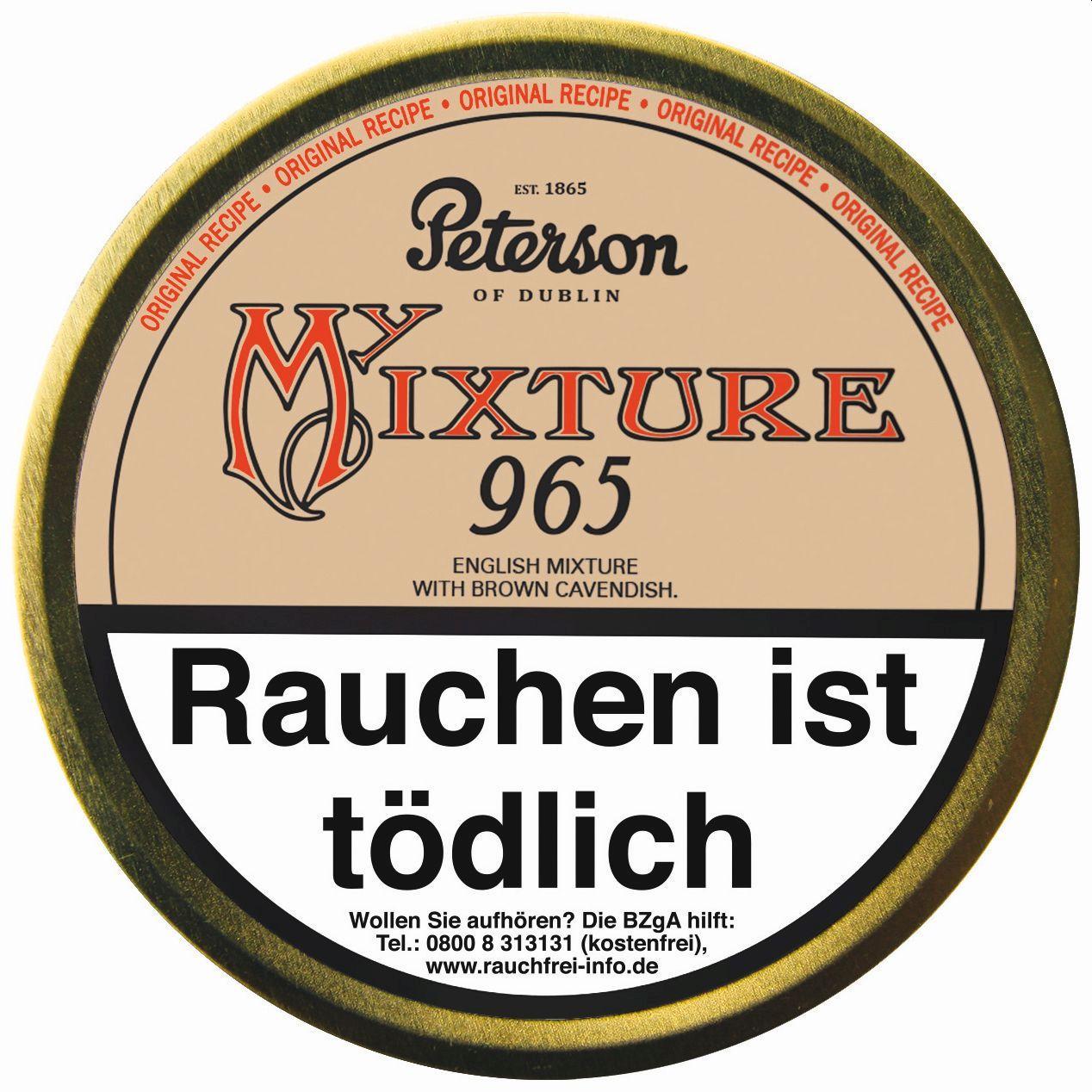50-Gramm-Packung Peterson Pfeifentabak 965 Mixture, eine englische Tabakmischung mit braunem Cavendish, hellem Orient und Latakia, die für ihren nussähnlichen, kräftigen und rauchigen Geschmack bekannt ist.