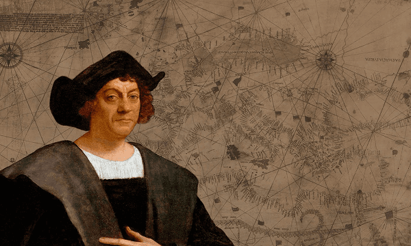 Mann in dunkler Robe mit weißem Kragen und Hut, stehend vor einer illustrierten historischen Karte in Brauntönen.