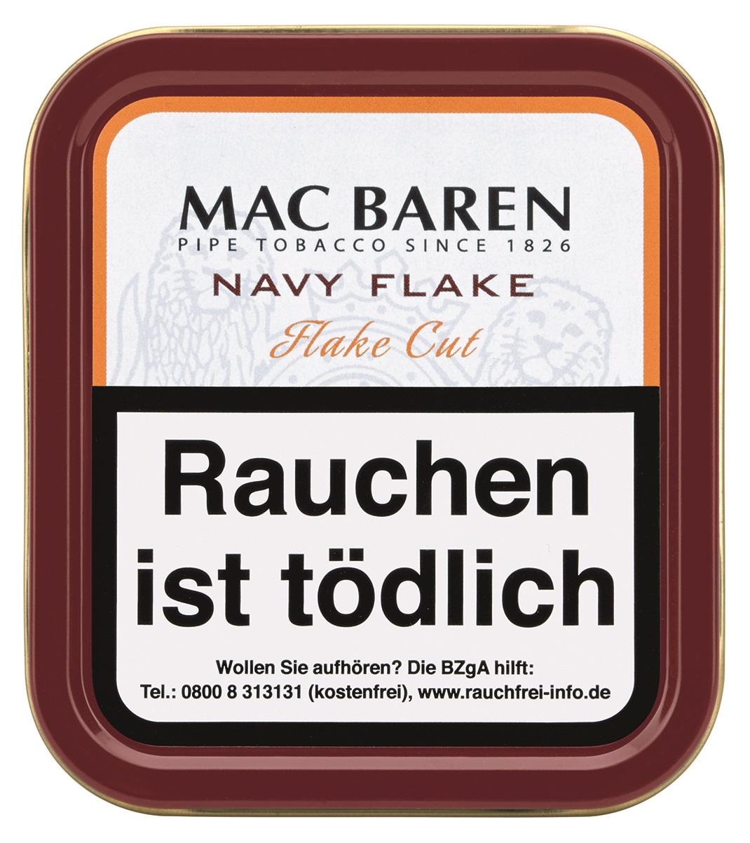 Rechteckige, dunkelrote Dose Mac Baren Navy Flake Pfeifentabak Stange Flake Cut mit goldenem Rand und weißem Etikett von Mac Baren. Auf dem Etikett sind der Markenname, ein Warnhinweis auf Deutsch und ein kleines Löwenbild abgebildet. Verpackungseinheit: 