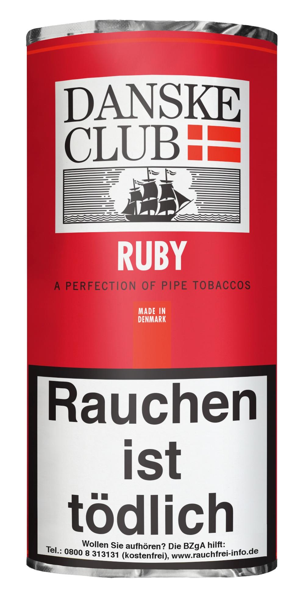 Rote zylindrische Dose Danske Club Pfeifentabak Ruby, 50 Gramm, mit Segelschiff-Motiv, Schriftzug Ruby und gesetzlichem Warnhinweis.