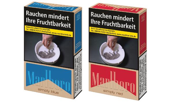 Eine Schachtel Marlboro Simply Blue und Simply Red vor weißem Hintergrund.