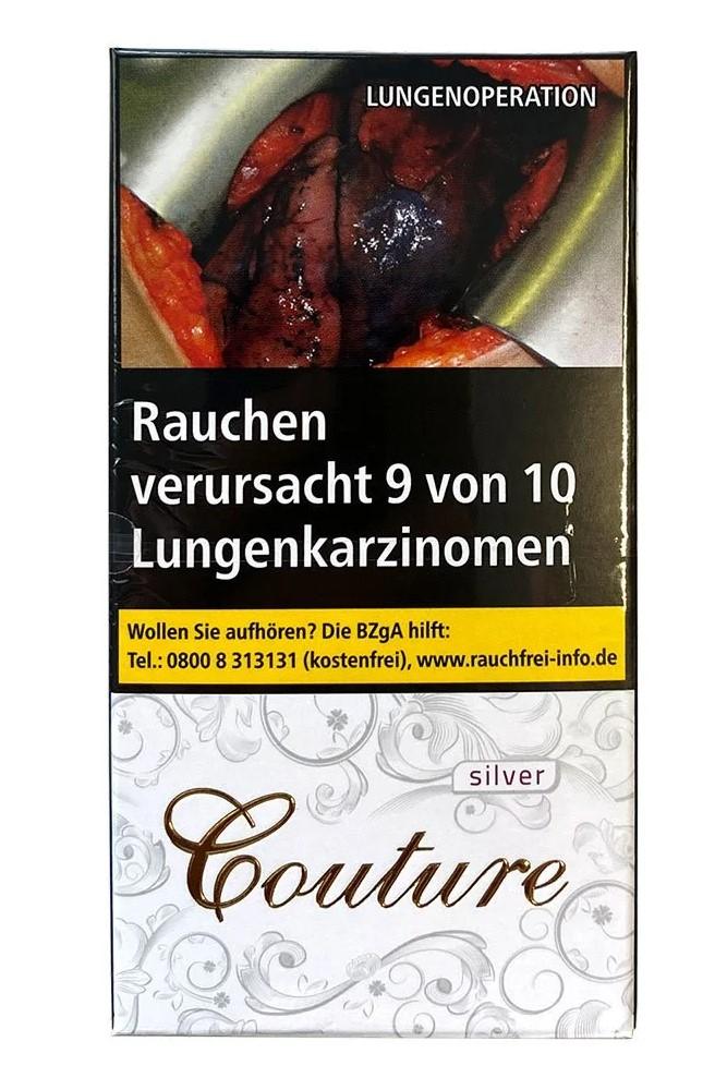 Eine Packung Couture Slim Silver Zigaretten von Couture in Weiß mit schwarzem und goldenem Etikett.