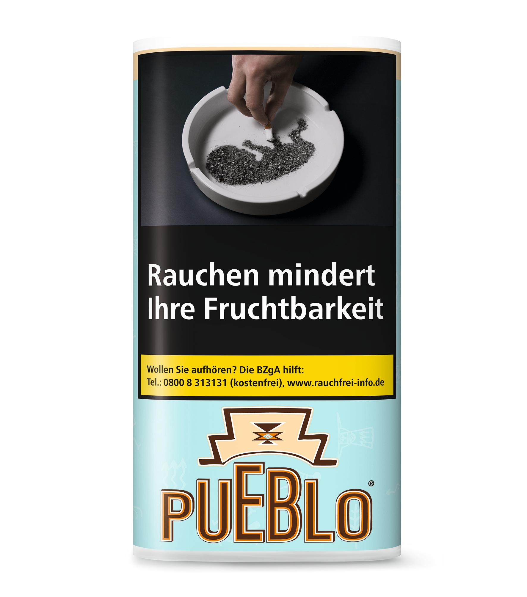 Pueblo Blue Zigarettentabak im 30-Gramm-Pouch. Zylindrische, weiße Packung mit hellblauem Hintergrund, Pueblo-Logo, Warnhinweis 'Rauchen mindert Ihre Fruchtbarkeit' und Abbildung einer Hand mit Zigarette. Zusatzstofffreie Tabakmischung.