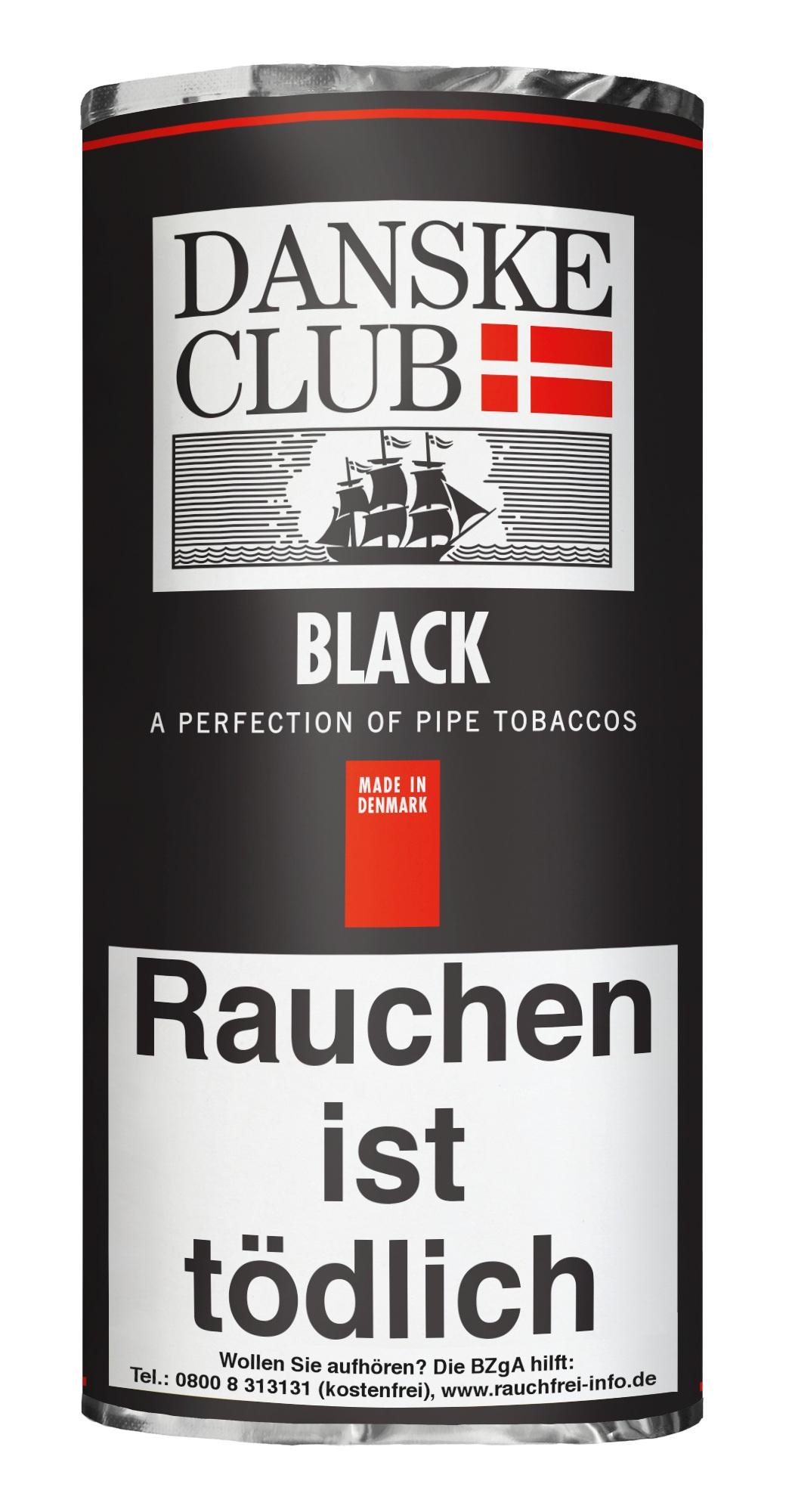 Danske Club Pfeifentabak Black, 50 Gramm, in schwarzer zylindrischer Dose mit grauem Deckel und rot-weißem Etikett; aus doppelt fermentiertem Black Cavendish.