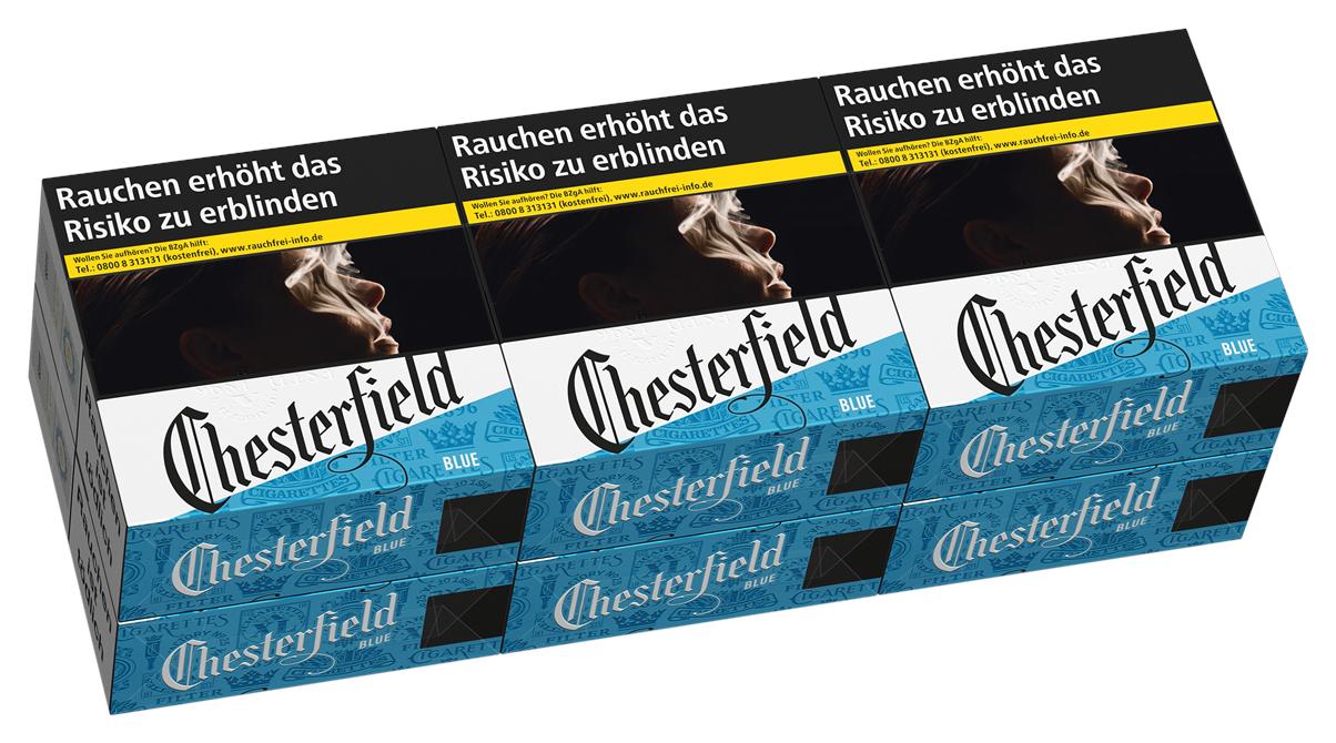 Sechs gestapelte Packungen Chesterfield Blue Zigaretten (6 Packungen á 43 Stück), blau-weiß gestaltet, mit Warnhinweisen.