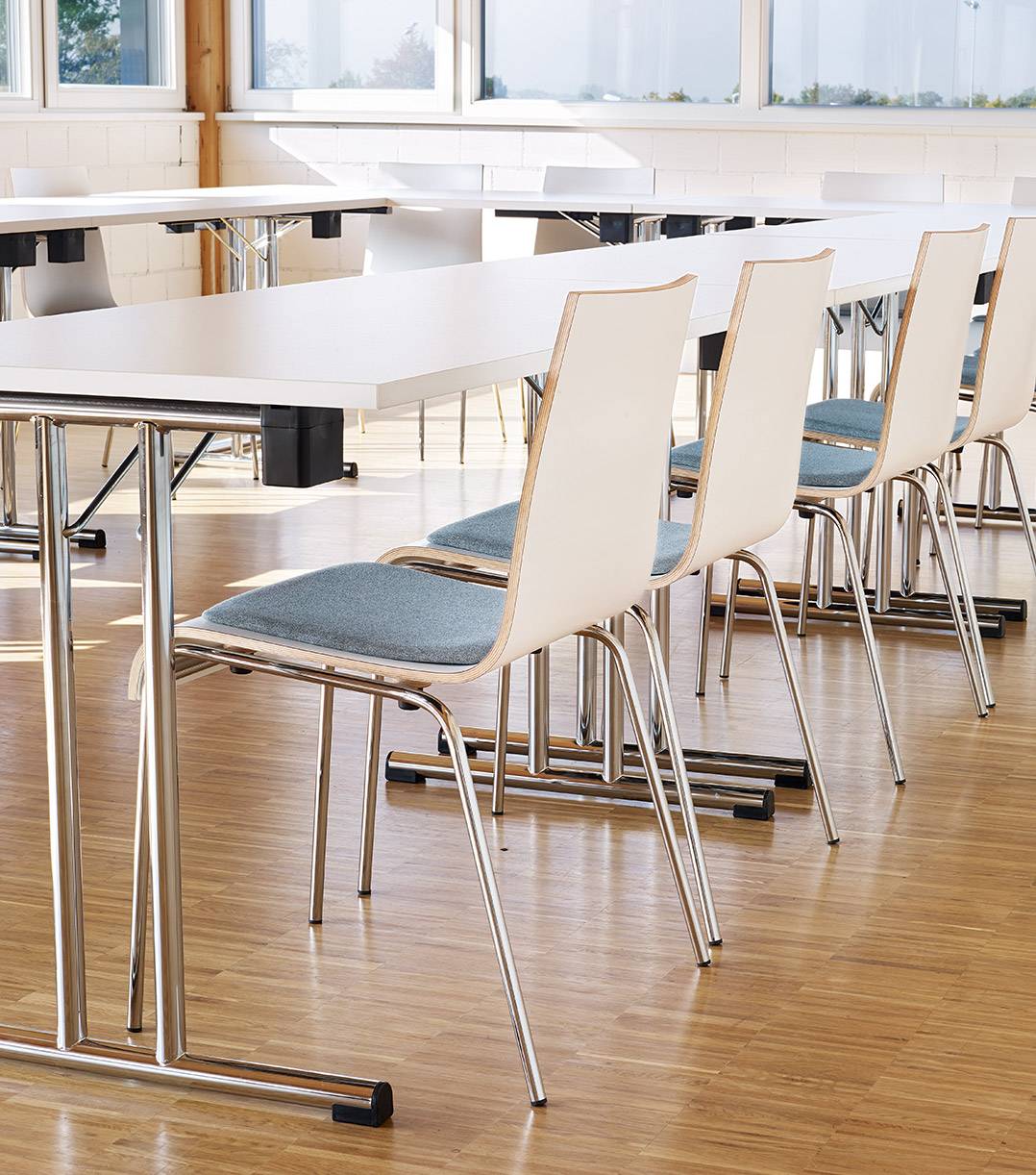 Indoor Seminar- und Konferenzstühle für ihre Gastronomie und Hotellerie