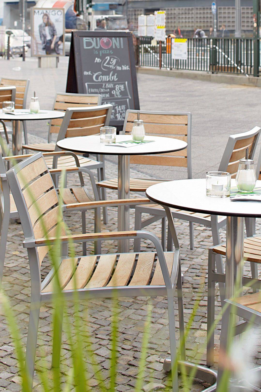 Outdoor Stühle für Ihre Gastronomie und Hotellerie