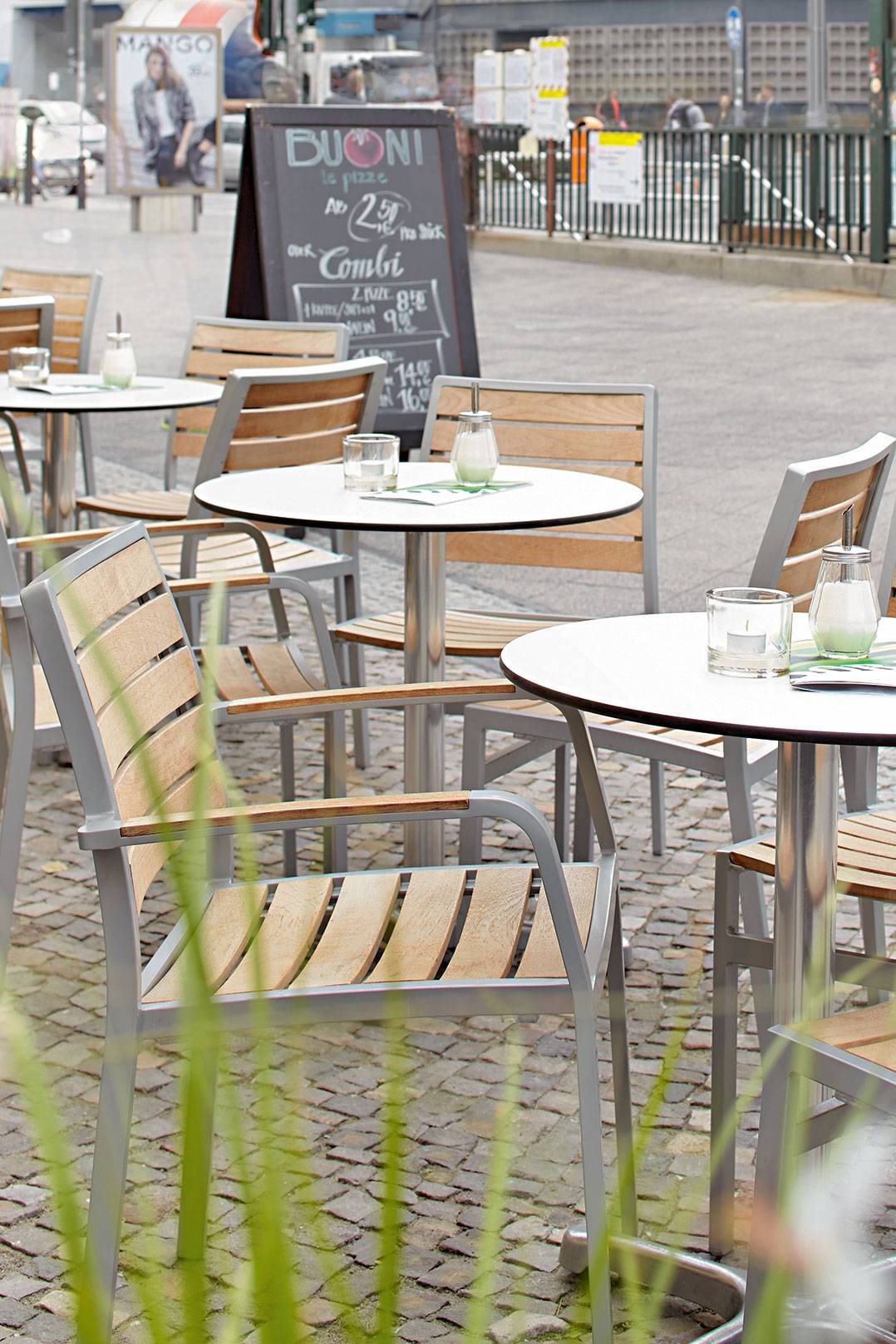 Outdoor chairs for your restaurant or hotel