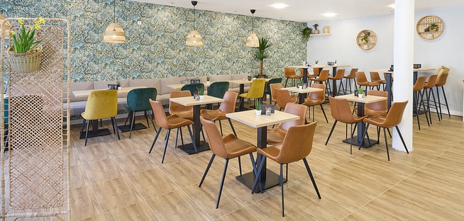 Restaurant, Café & Bar