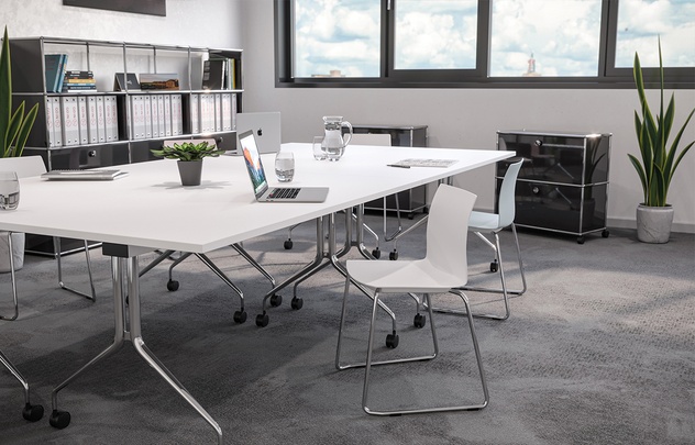 Meeting Stühle und Tische