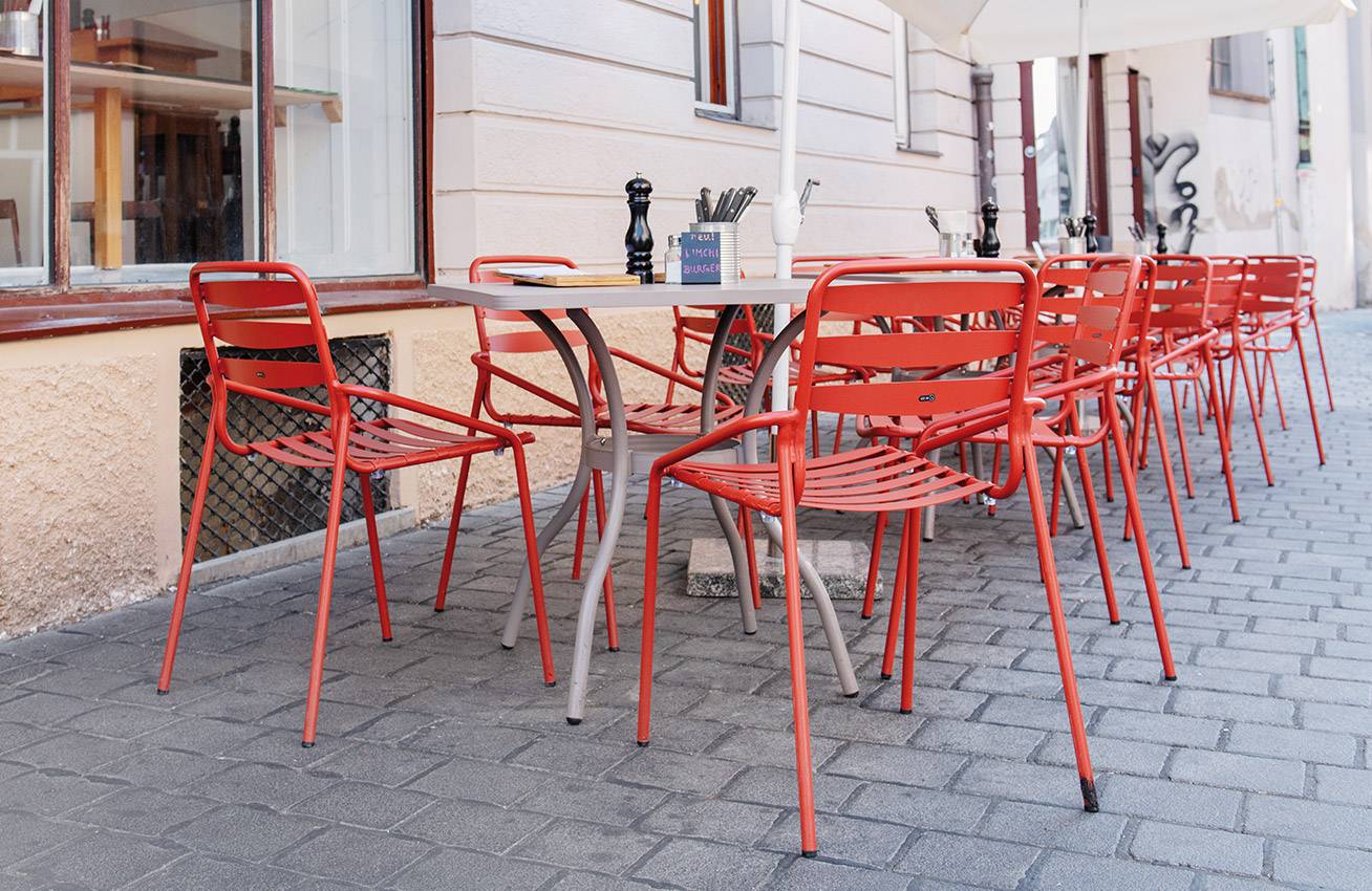 Outdoormöbel aus Metall überwintern
