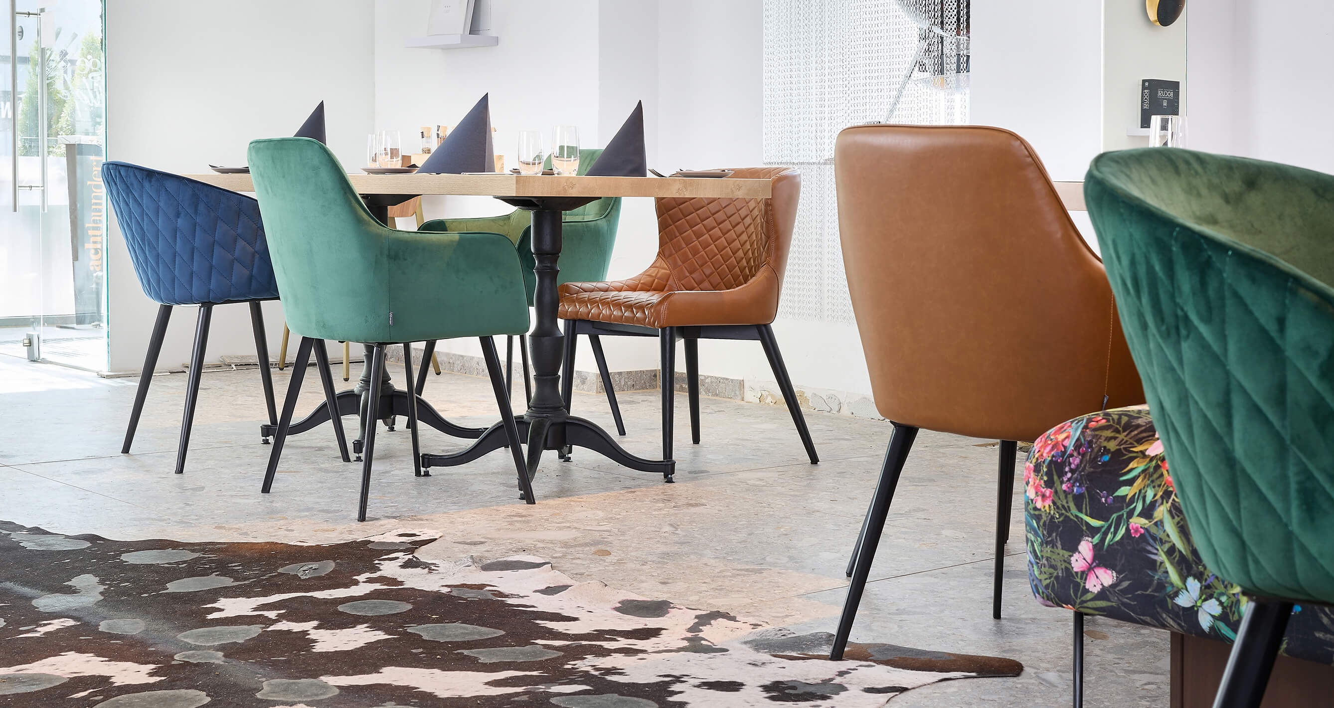 GO IN Restaurant Achthundert Gastronomiemöbel