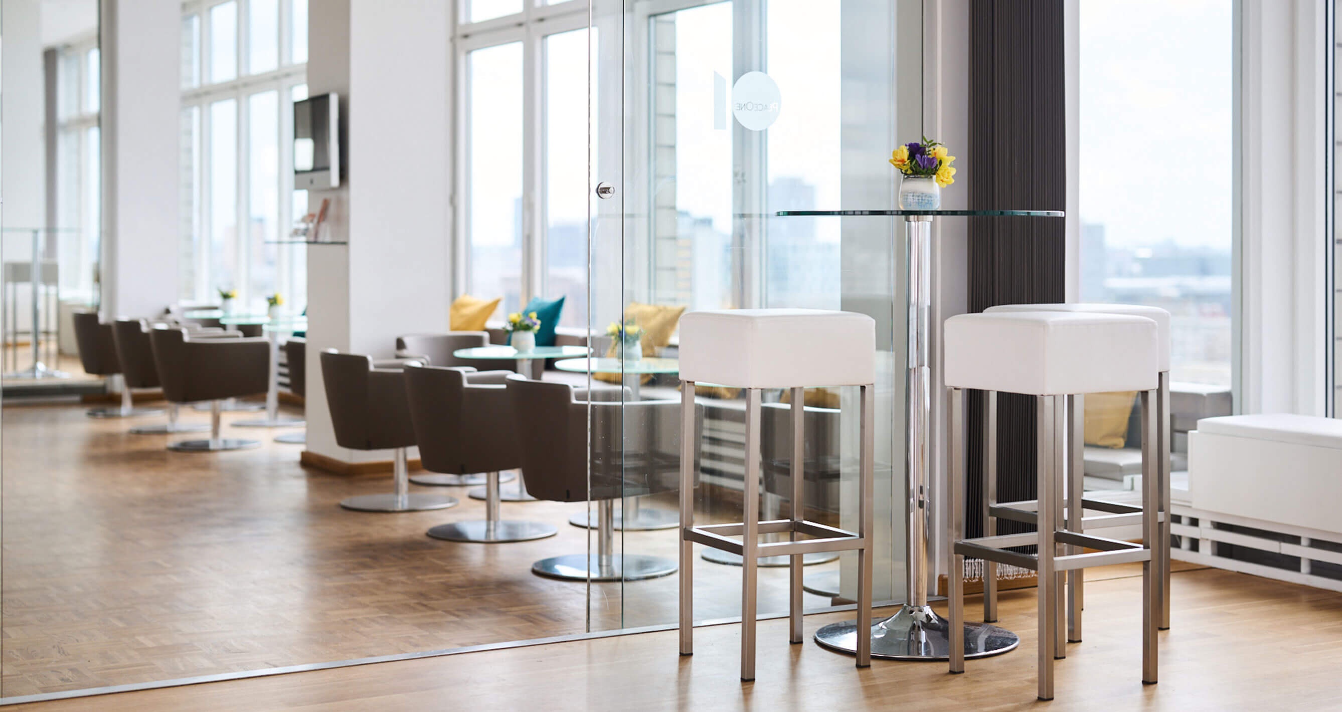 GO IN Referenz PlaceOne Panoramabar