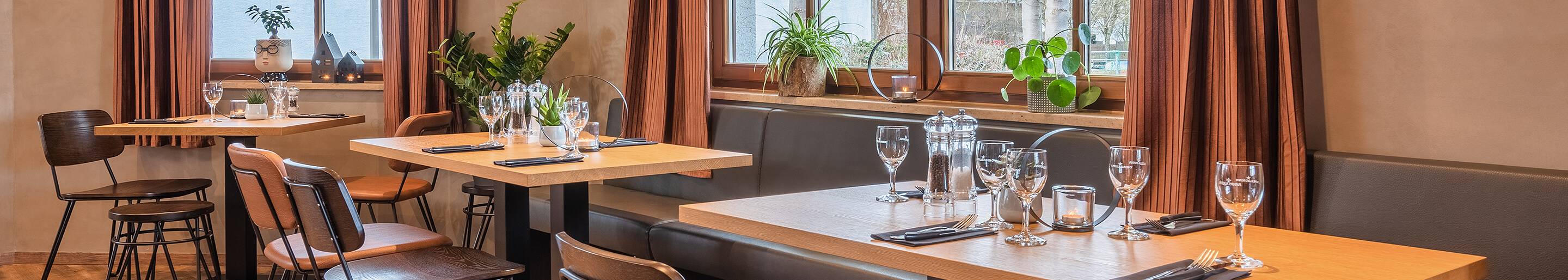 Indoor Dining tables for your restaurant or hotel