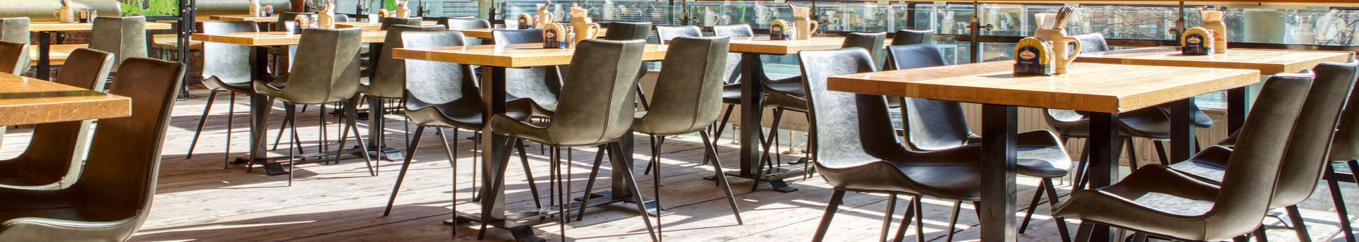 Chaises et tables d'intérieur