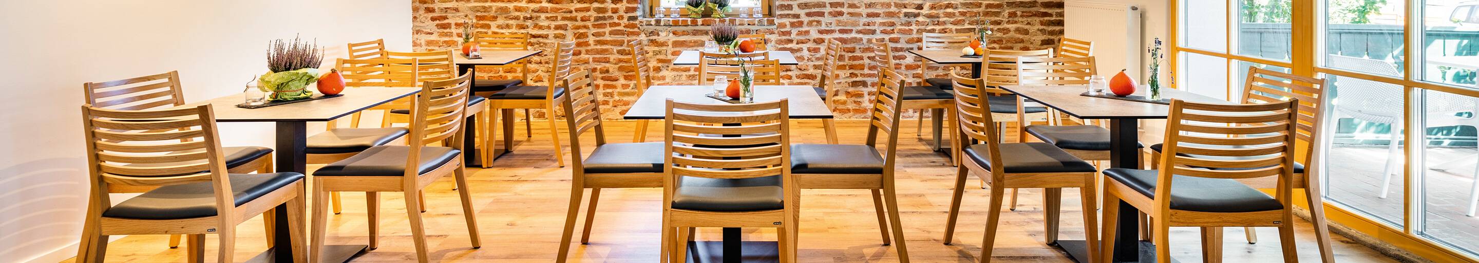 Chaises empilables pour votre restaurant ou hôtel