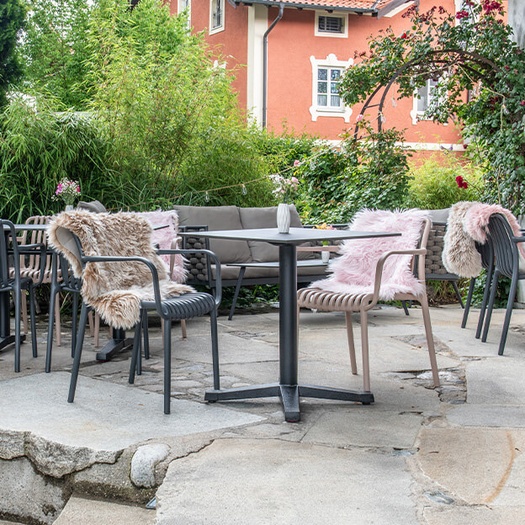 GO IN Referenz - Stühle und Tische für Terrassen