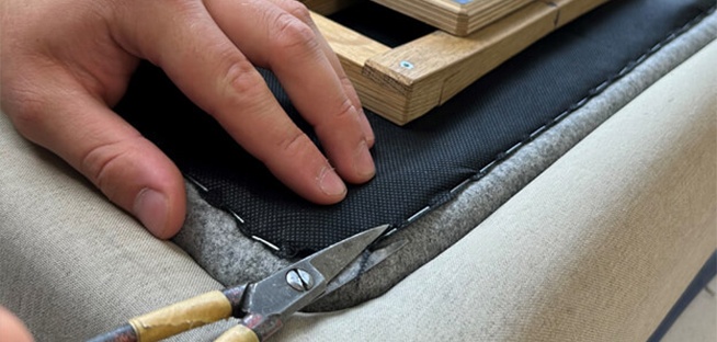 Neupolsterung eines Sitzmöbels bei GO IN