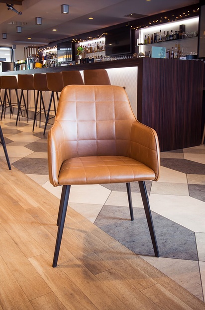 GO IN Referenz Holiday Inn Aviator Sports Bar