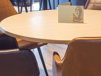 GO IN Referenz Holiday Inn Aviator Sports Bar