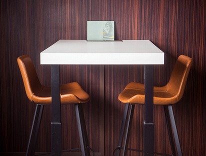 GO IN Referenz Holiday Inn Aviator Sports Bar