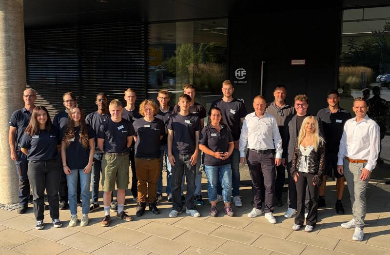 Ten new HF GROUP trainees with representatives from management, HR and the Works Council in front of the company headquarters in Freudenberg, Germany.